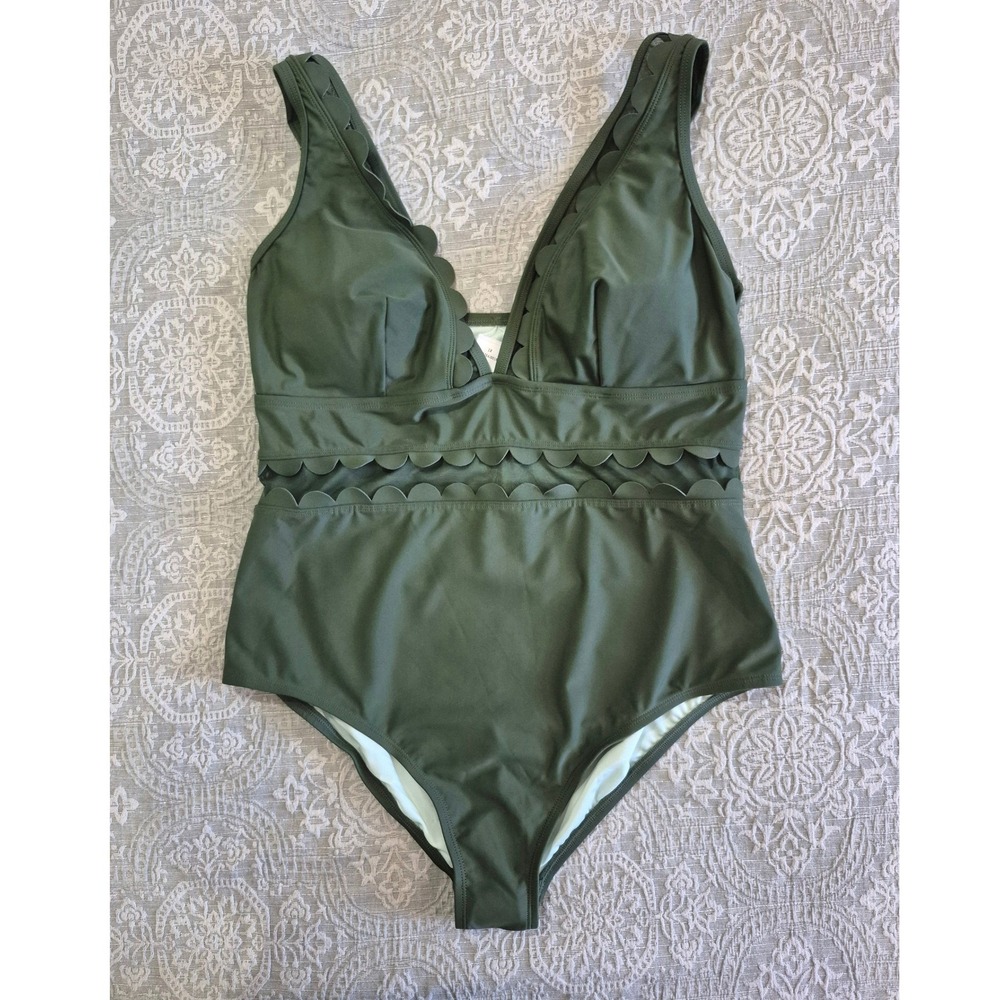 Cupshe Olive Green Scalloped V-Neck One Piece Swimsuit Size‎ 1X NWOT
